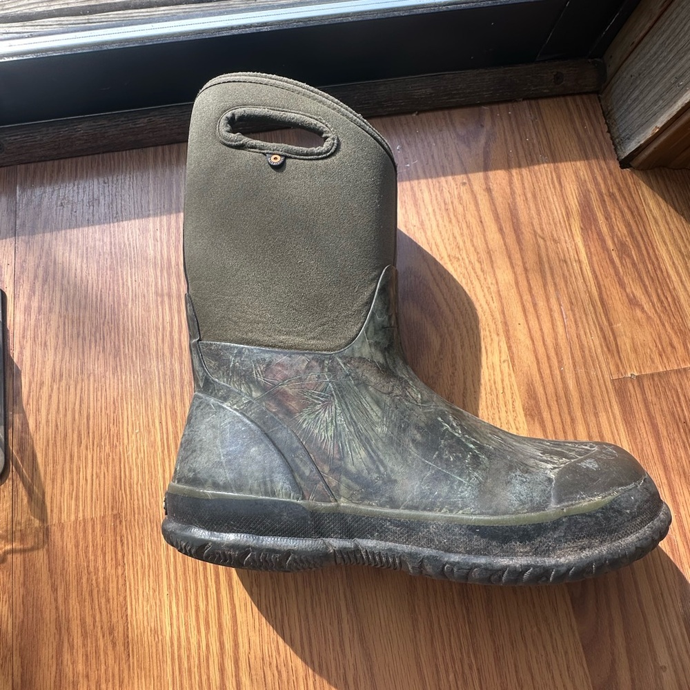 Bogs Kids' Black and Olive Rain Boots - Picture 8 of 11